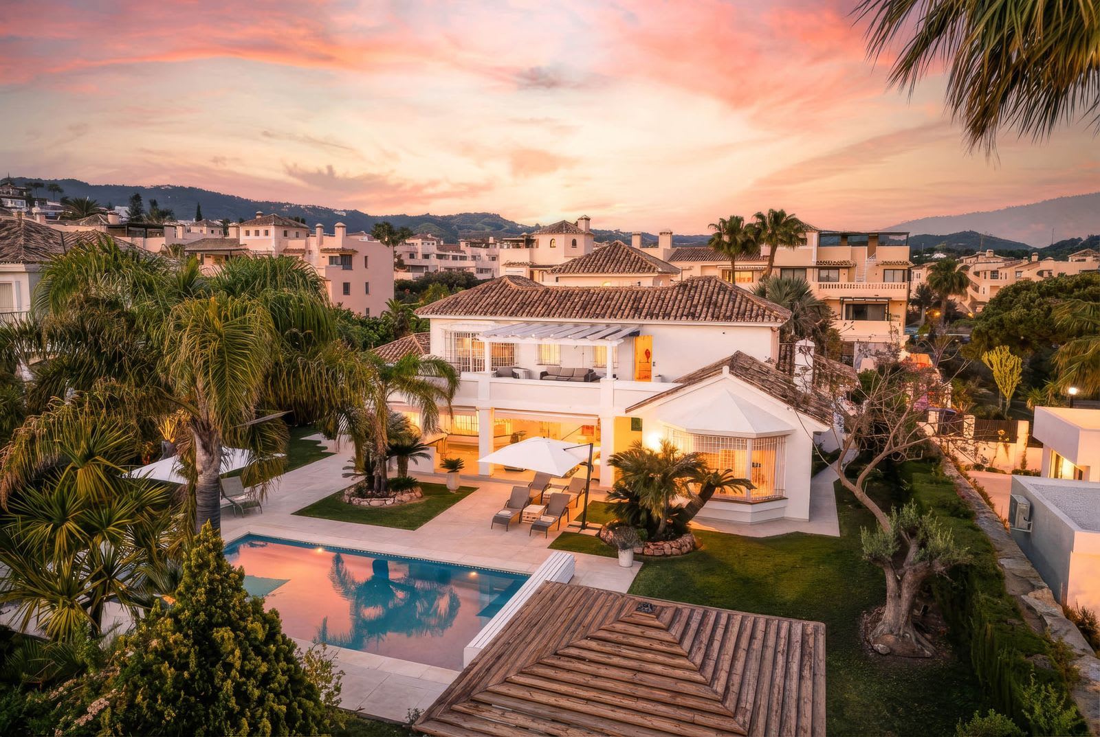 Frittliggende villa til salgs i Elviria, Bilde 2
