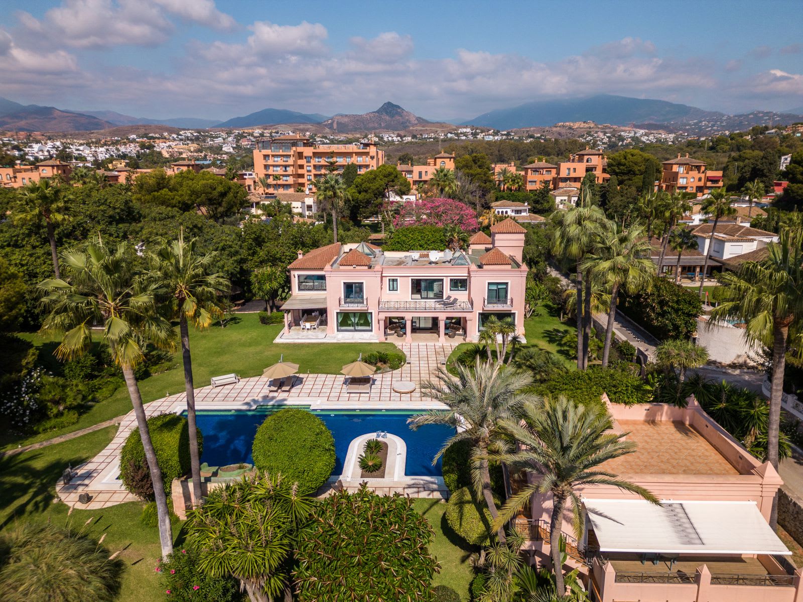 Villa til salgs i Estepona, Bilde 2