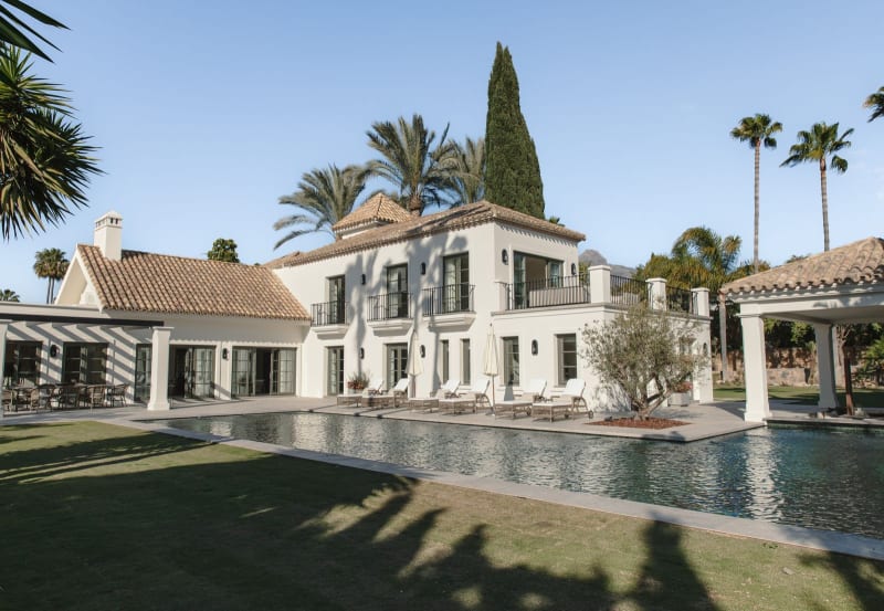 Frittliggende villa til salgs i Nueva Andalucía