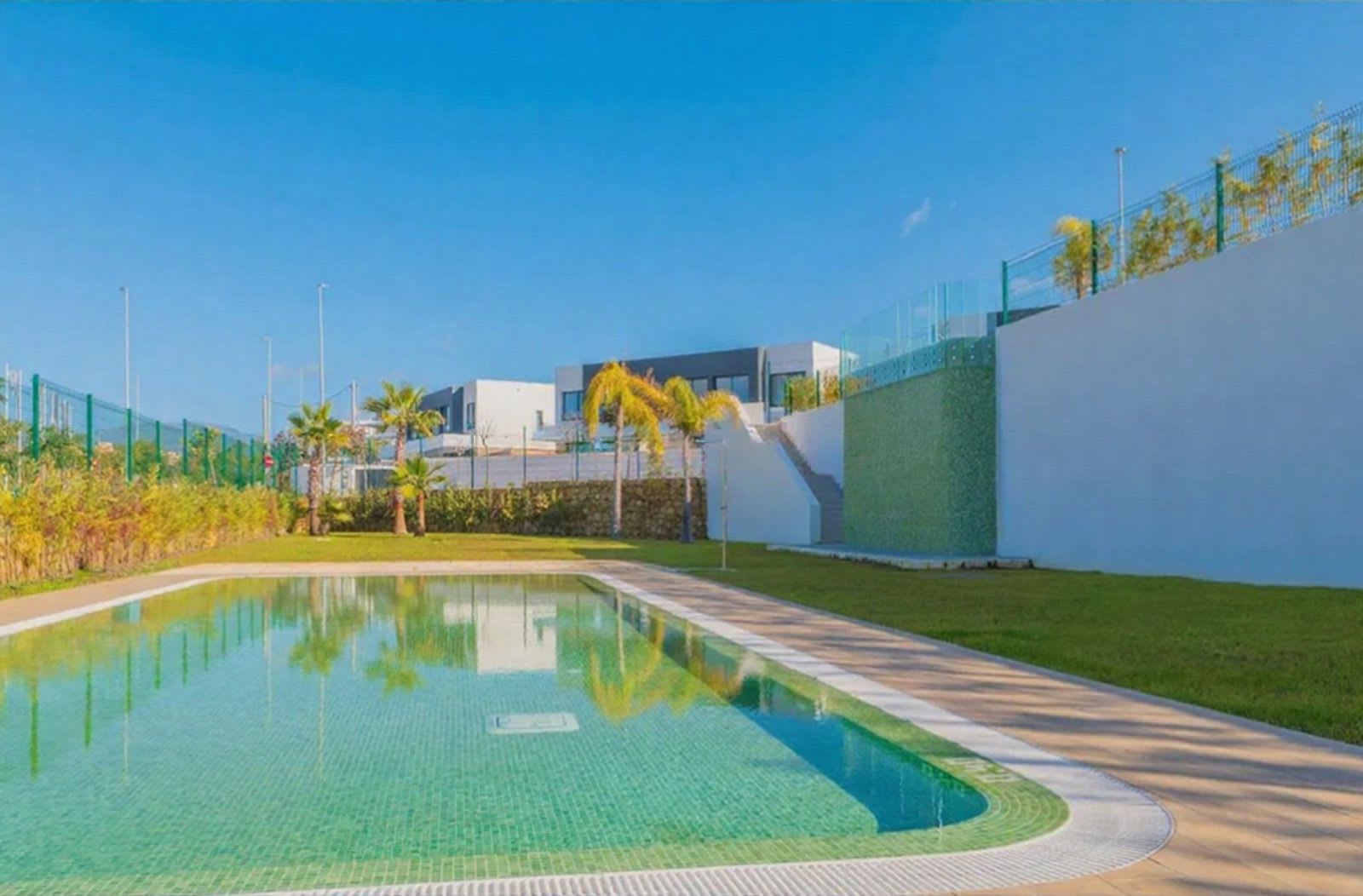 Villa til salgs i Estepona, Bilde 2