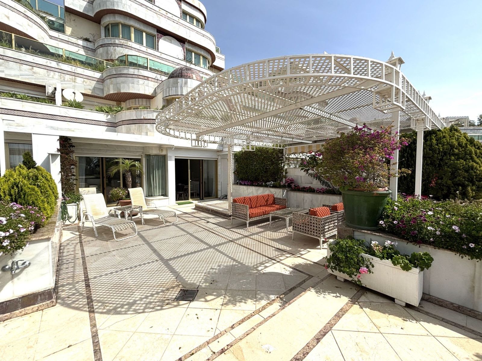 Leilighet midt i bygget til salgs i Puerto Banús, Bilde 2