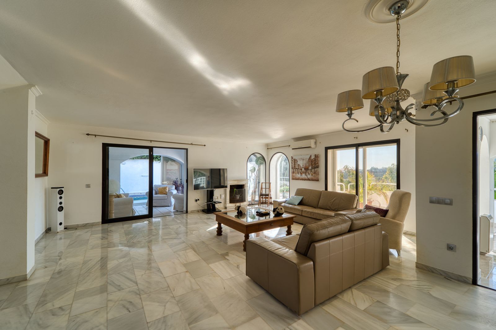 Frittliggende villa til salgs i Nueva Andalucía, Bilde 3