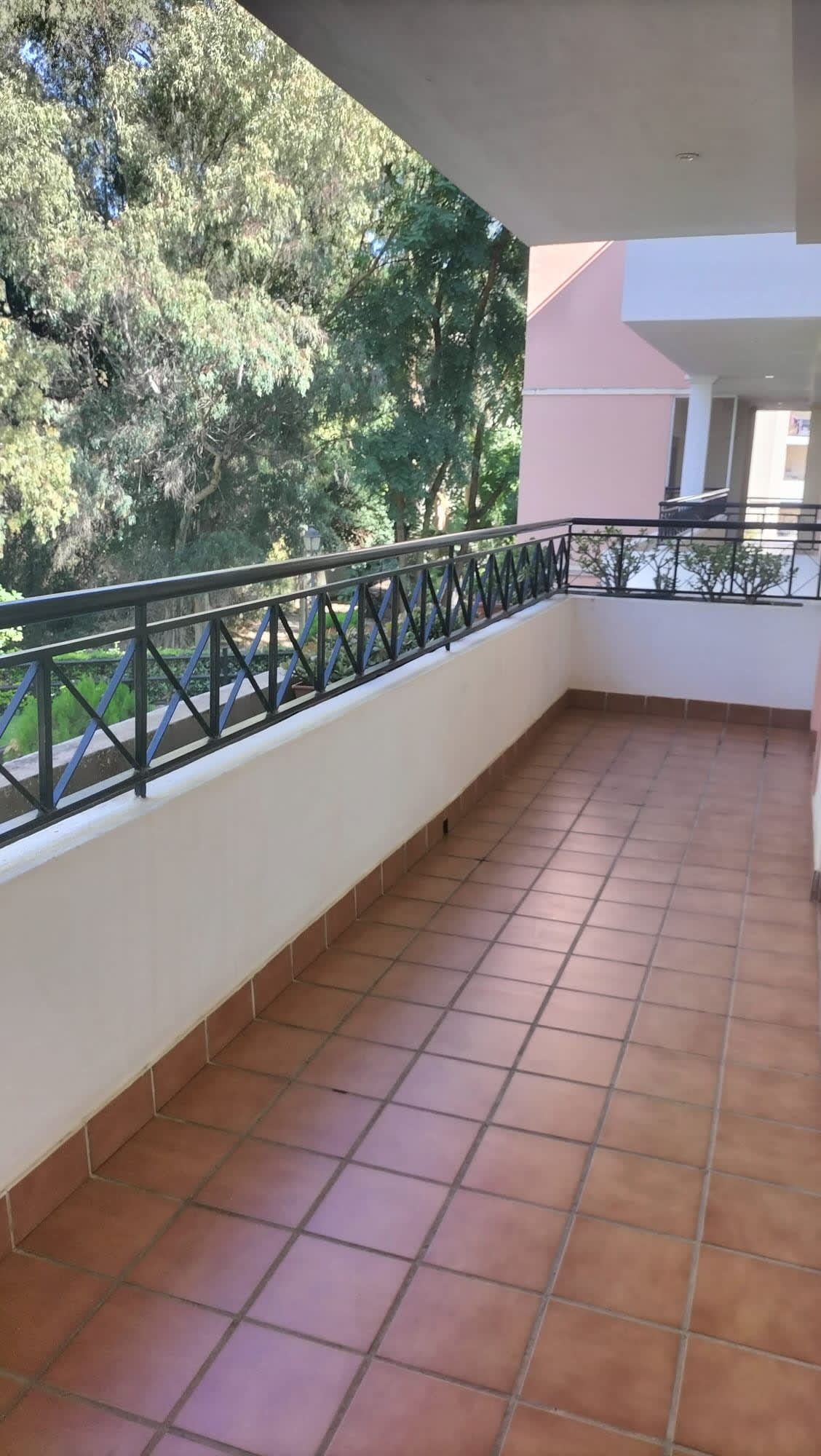 Leilighet midt i bygget til salgs i Nueva Andalucía, Bilde 3