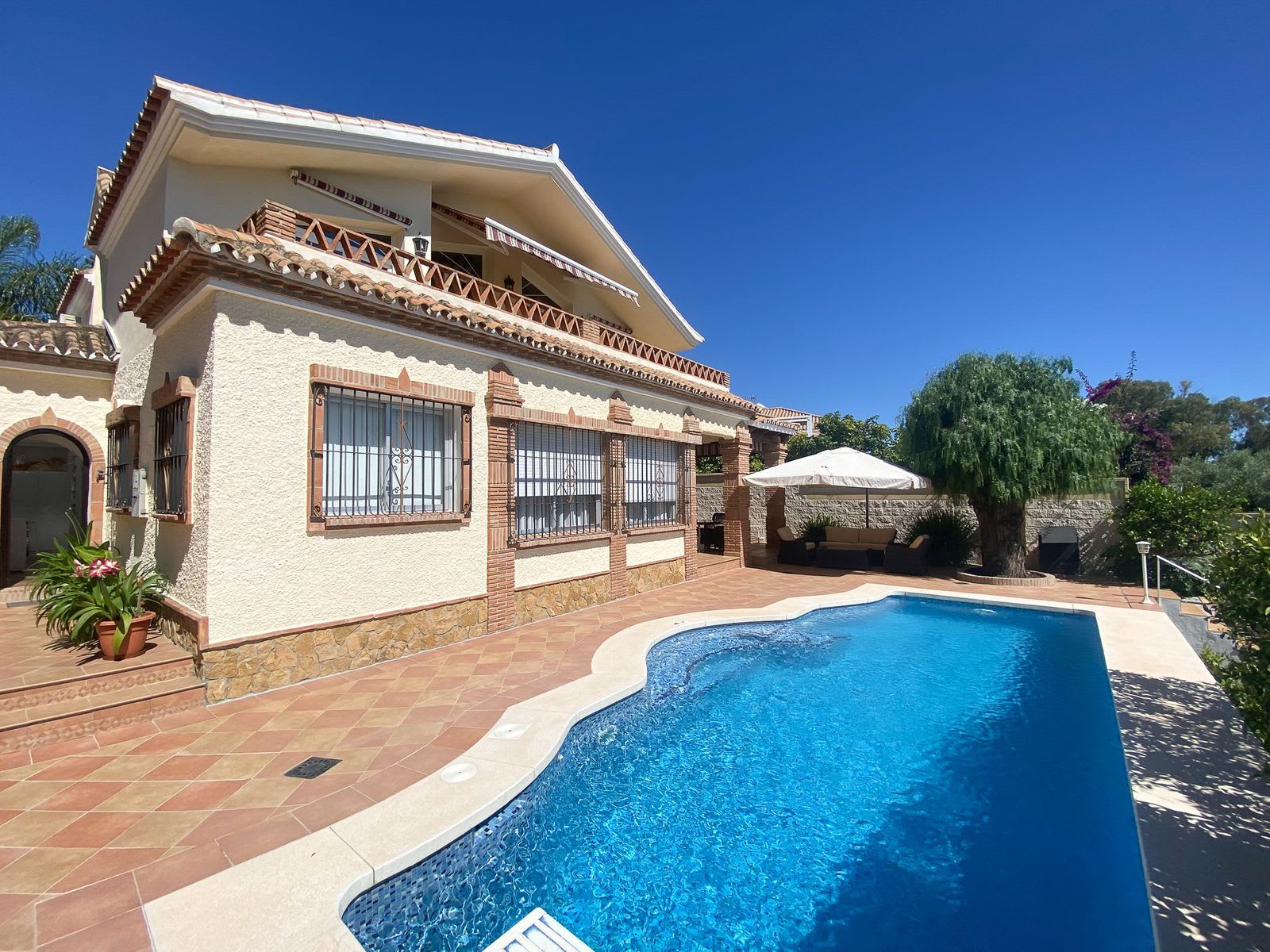 Frittliggende villa til salgs i Guadalmina Alta, Bilde 2