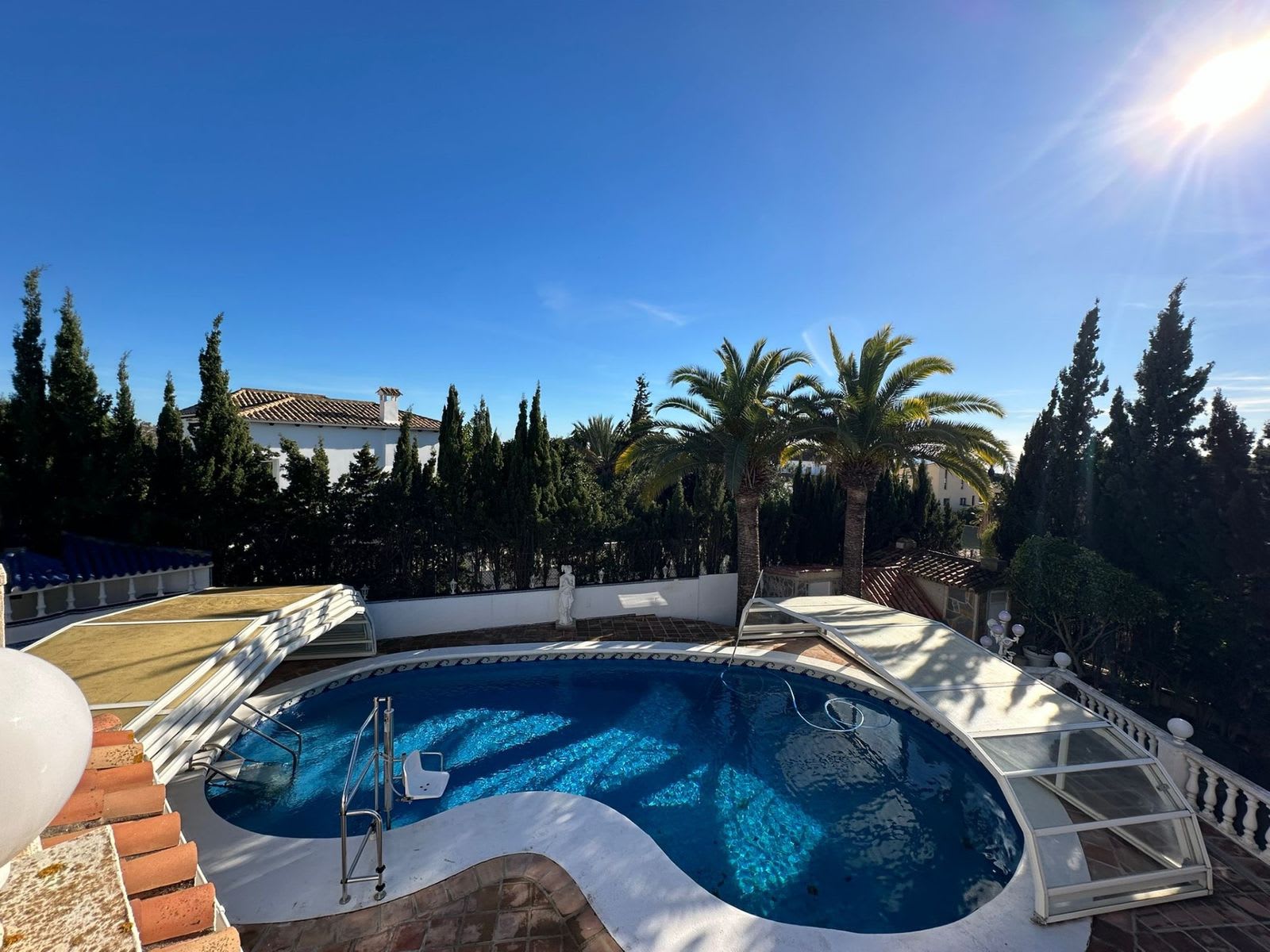 Frittliggende villa til salgs i Marbesa, Bilde 2