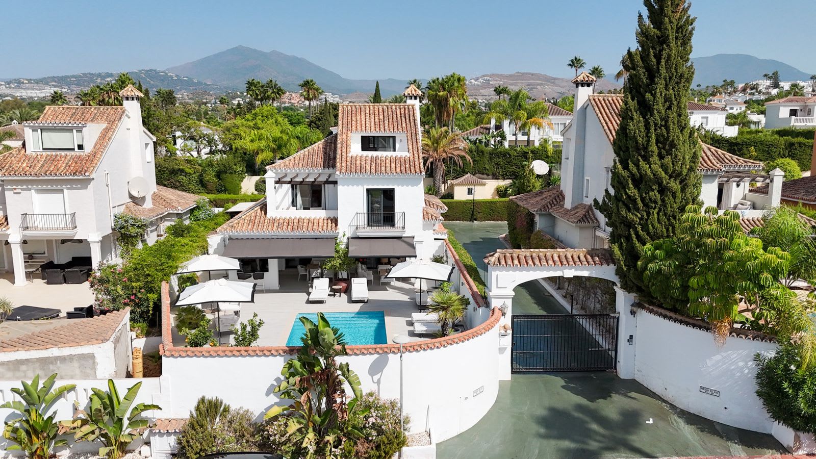 Villa til salgs i Nueva Andalucía, Bilde 2