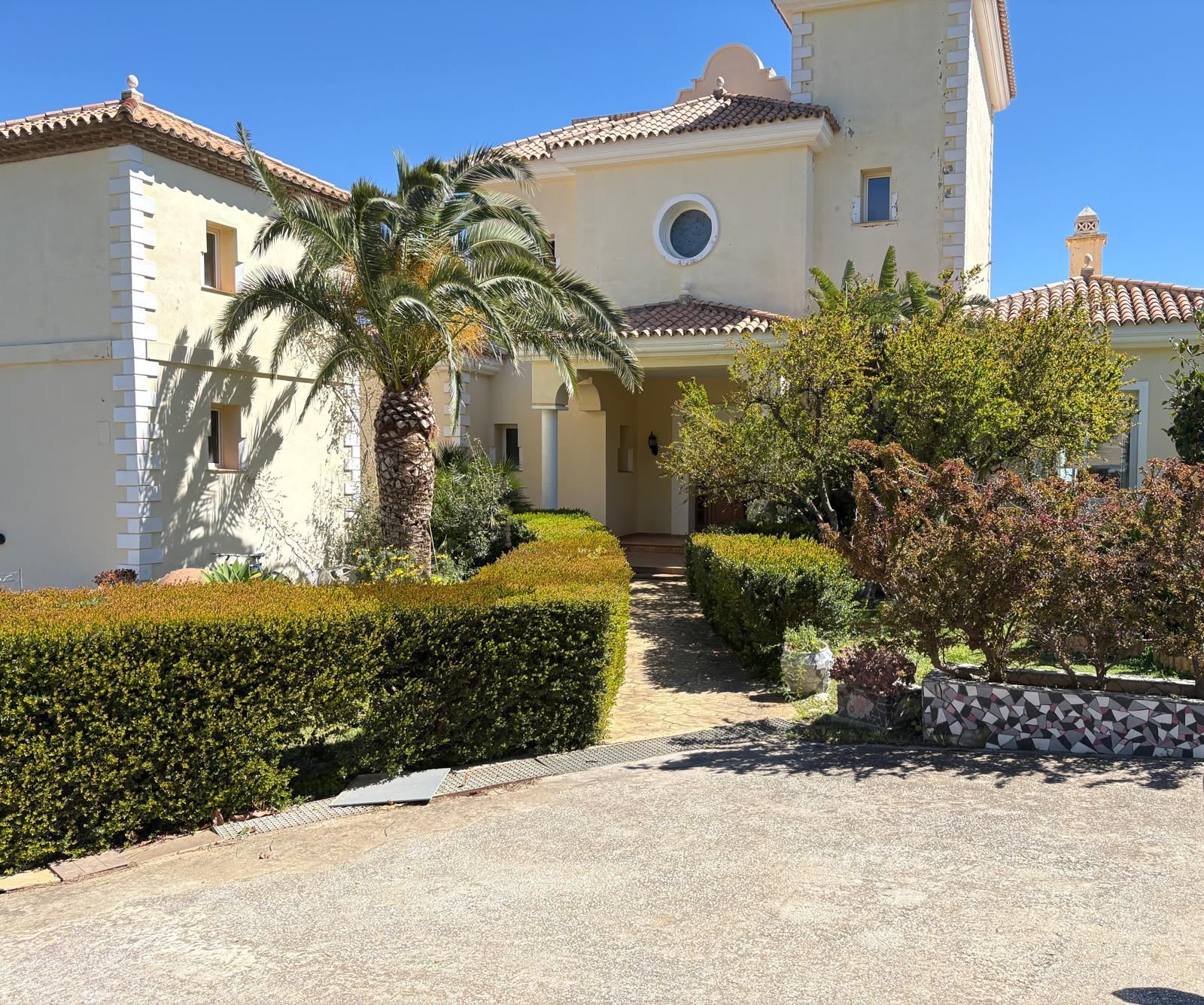 Villa til salgs i Estepona, Bilde 2