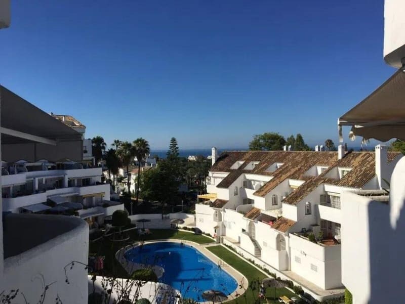 Toppleilighet over to plan til salgs i Nueva Andalucía