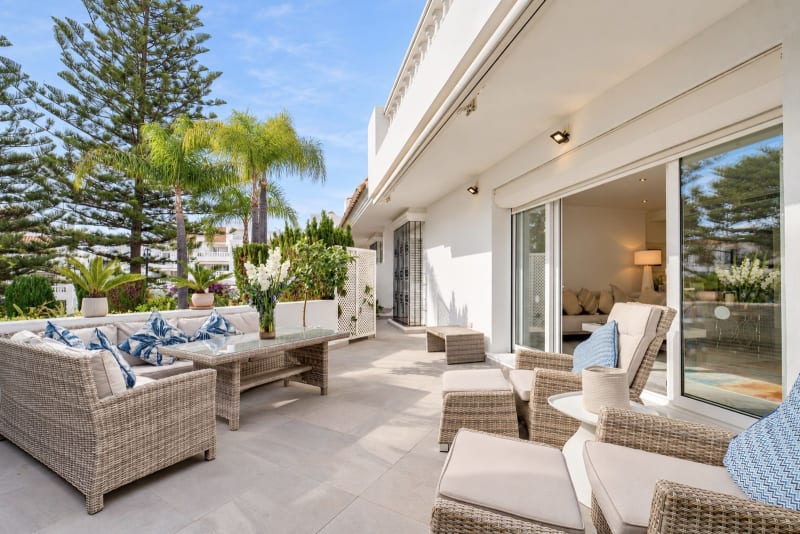 Ground-floor apartment for sale in Elviria