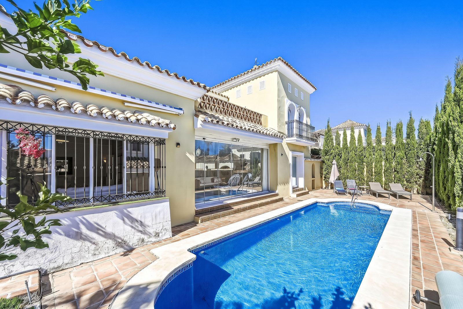 Frittliggende villa til salgs i Bahía de Marbella, Bilde 2