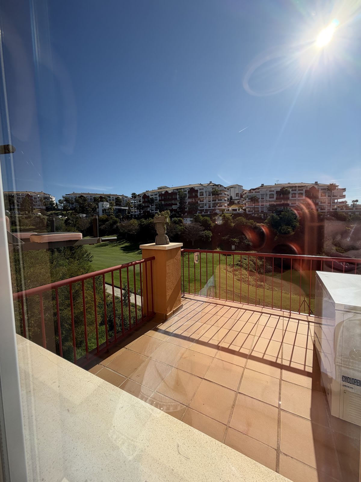 Leilighet midt i bygget til salgs i Riviera del Sol, Bilde 2