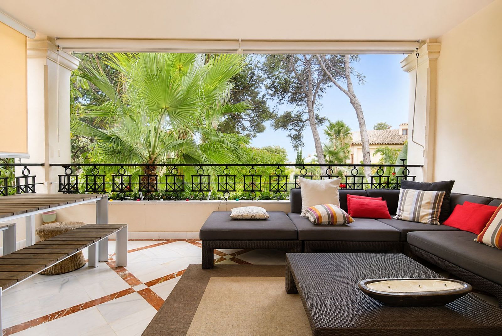 Leilighet midt i bygget til salgs i Los Monteros, Bilde 3