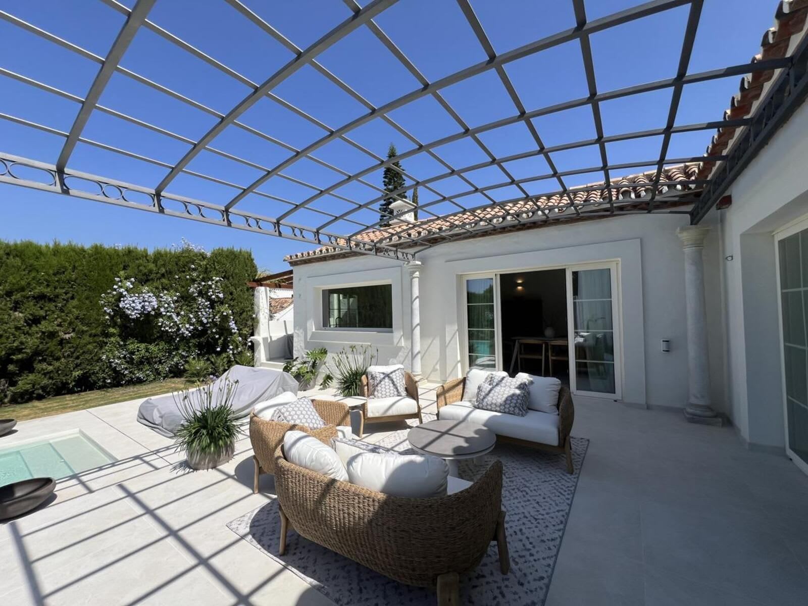 Frittliggende villa til salgs i Guadalmina Alta, Bilde 3
