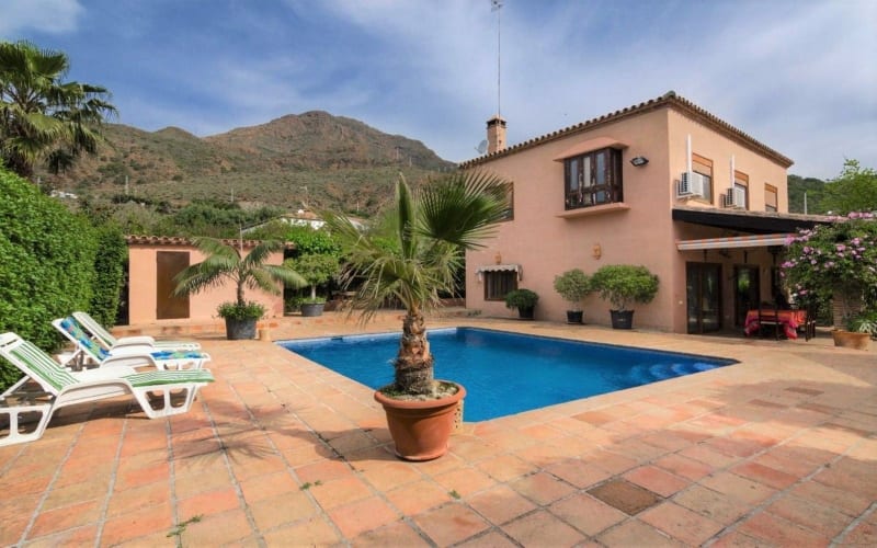 Villa til salgs i Estepona