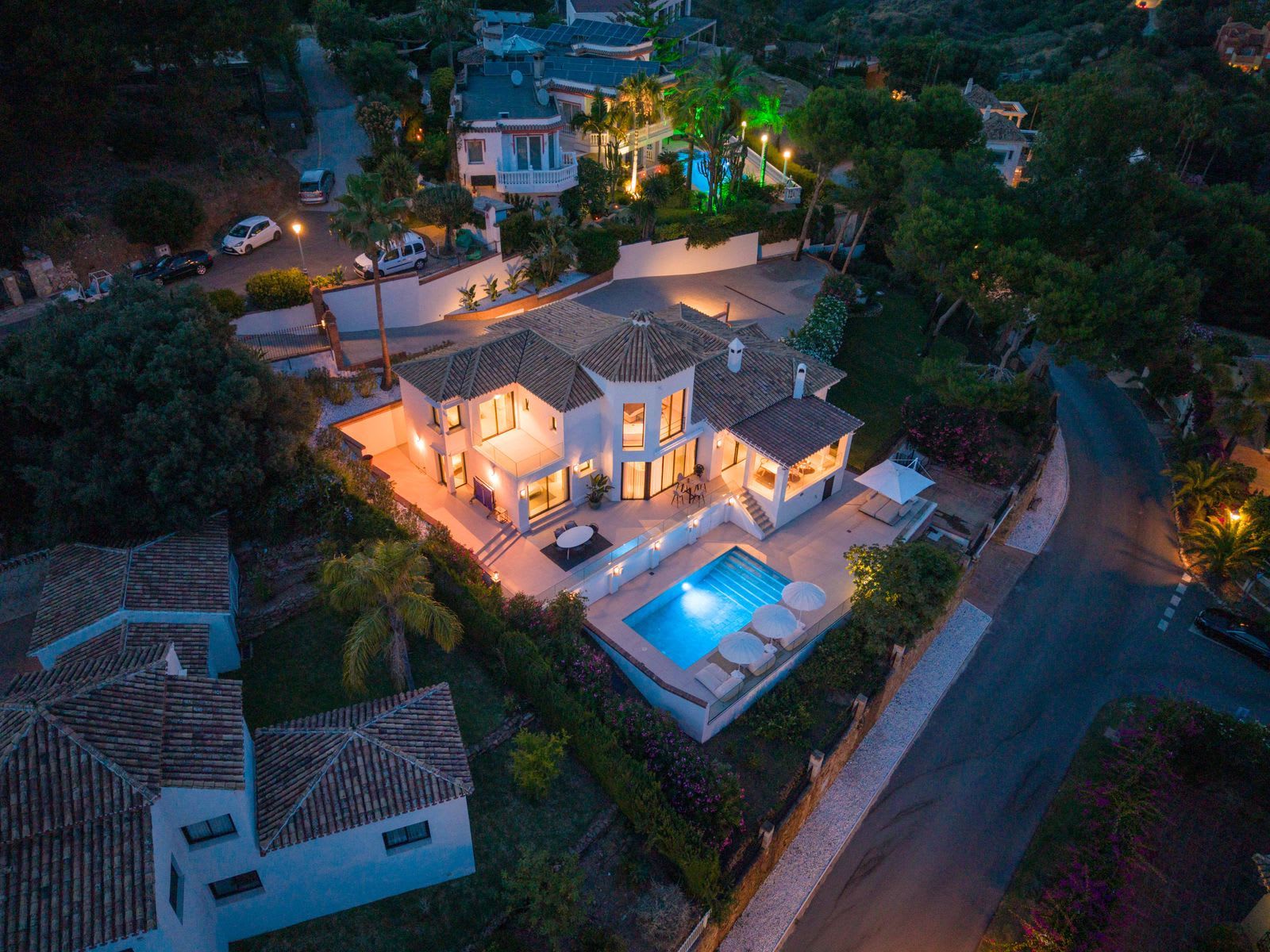Frittliggende villa til salgs i Hacienda Las Chapas, Bilde 3