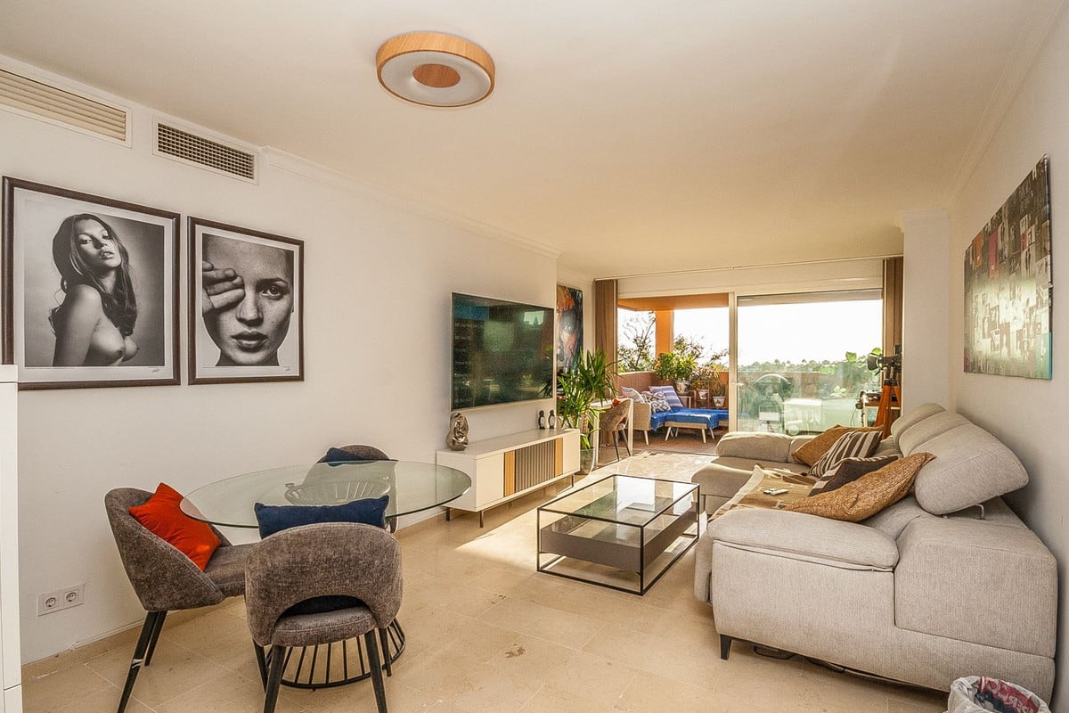 Leilighet midt i bygget til salgs i Elviria, Bilde 3