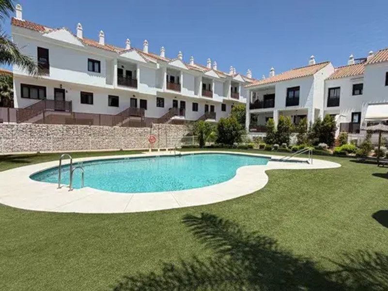 Rekkehus med 4 soverom til salgs i Riviera del Sol, Bilde 2