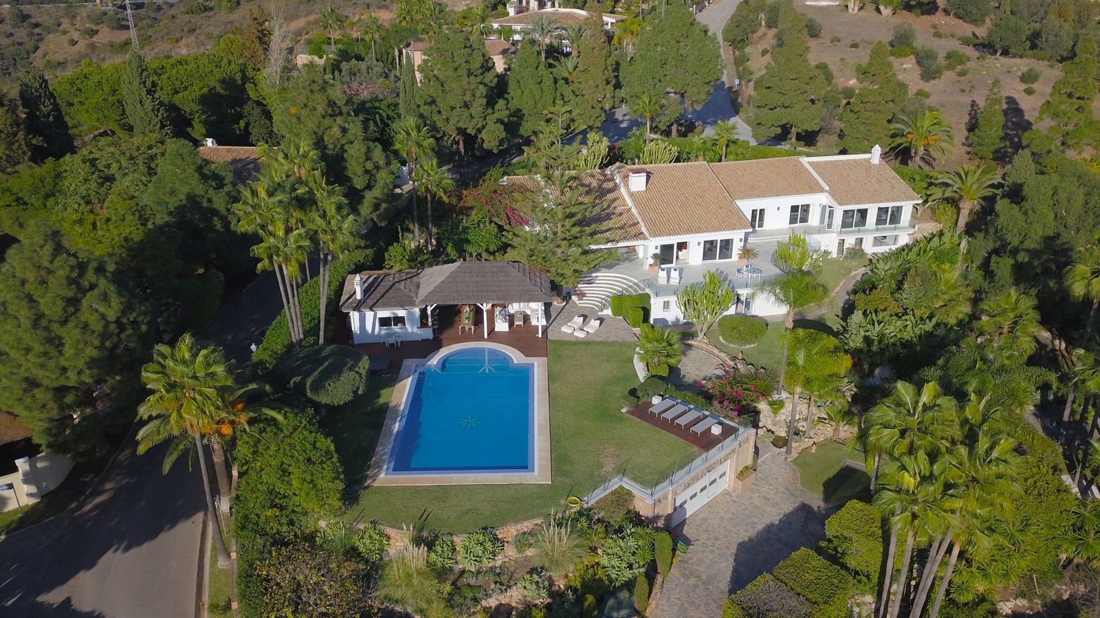 Frittliggende villa til salgs i Hacienda Las Chapas, Bilde 3