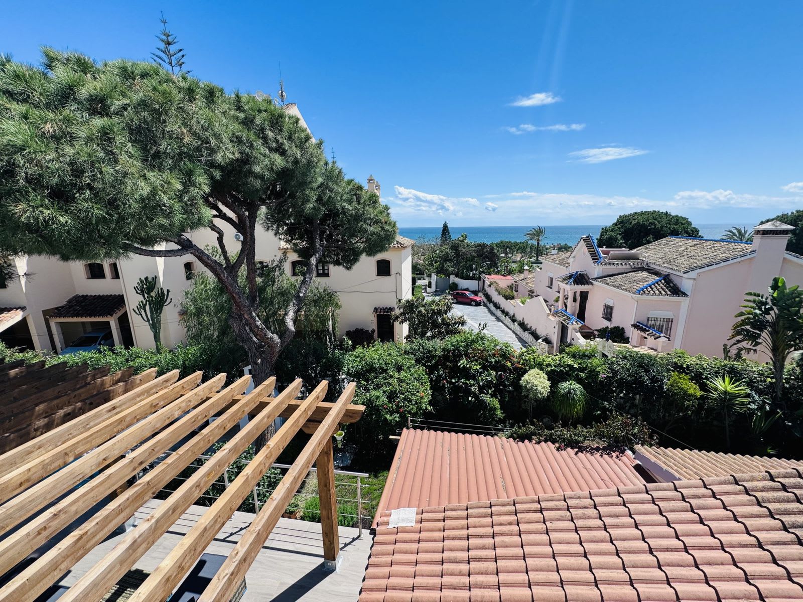 Frittliggende villa til salgs i Elviria, Bilde 2