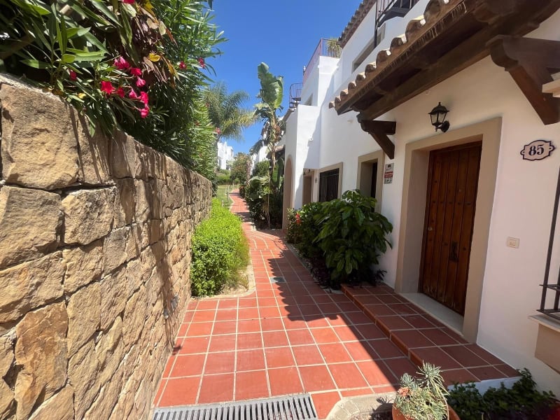 Rekkehus med 3 soverom til salgs i Estepona