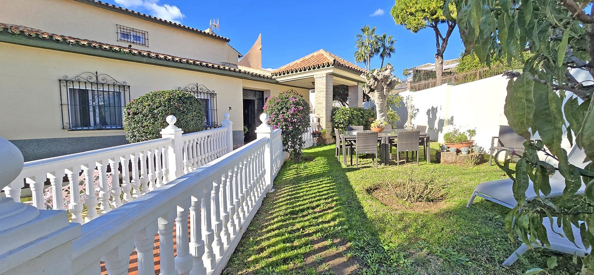 Frittliggende villa til salgs i Benalmadena Costa, Bilde 2
