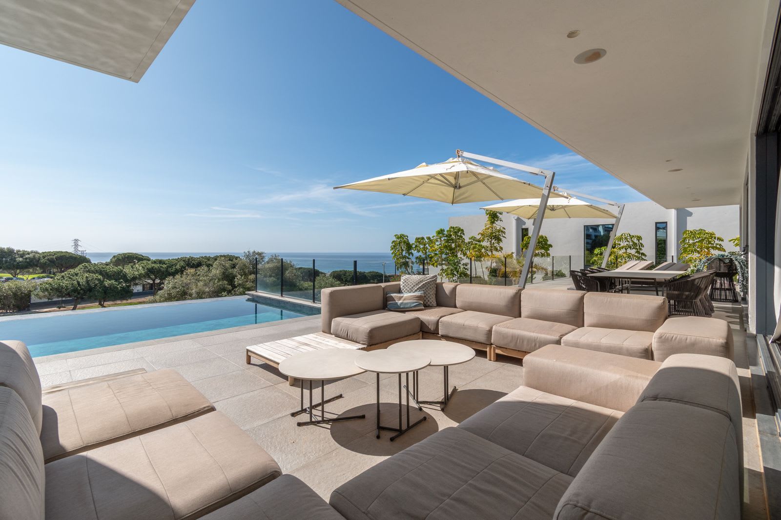 Frittliggende villa til salgs i Cabopino, Bilde 2