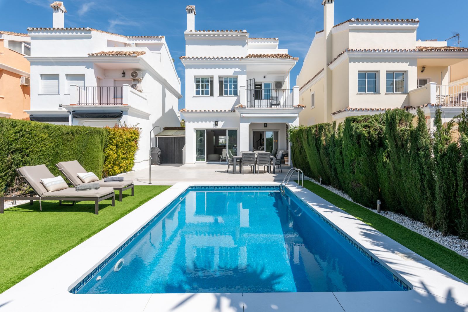 Frittliggende villa til salgs i Bel Air, Bilde 2