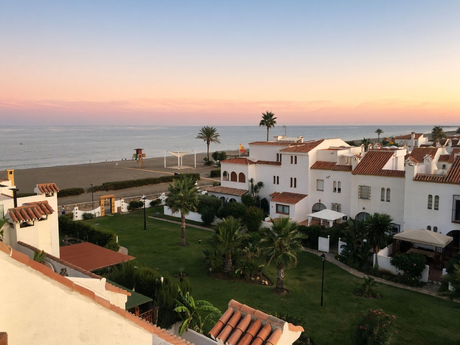 Radhus med 4 sovrum till salu i Casares Playa, Foto 2