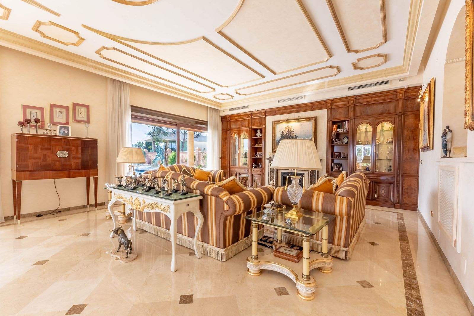 Frittliggende villa til salgs i Los Monteros, Bilde 2