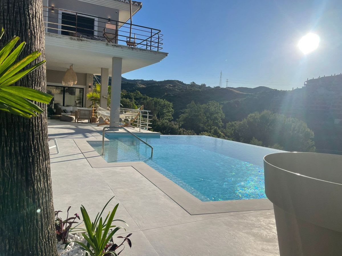 Frittliggende villa til salgs i Elviria, Bilde 2