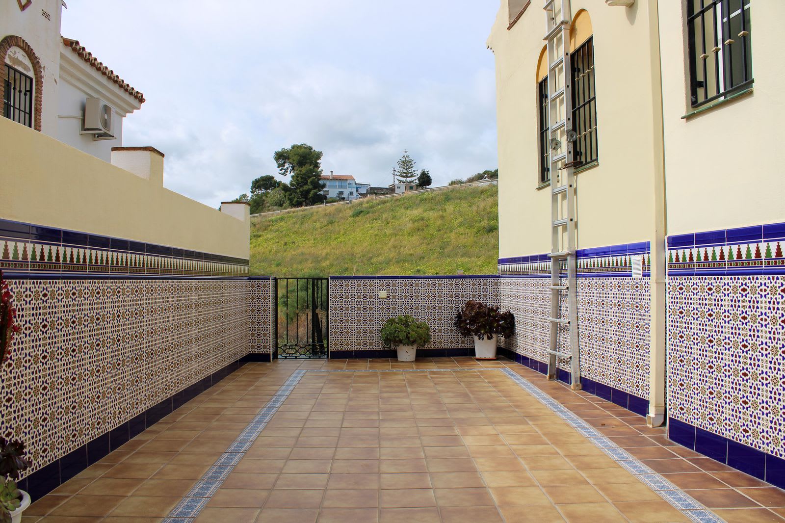 Frittliggende villa til salgs i Nerja, Bilde 3