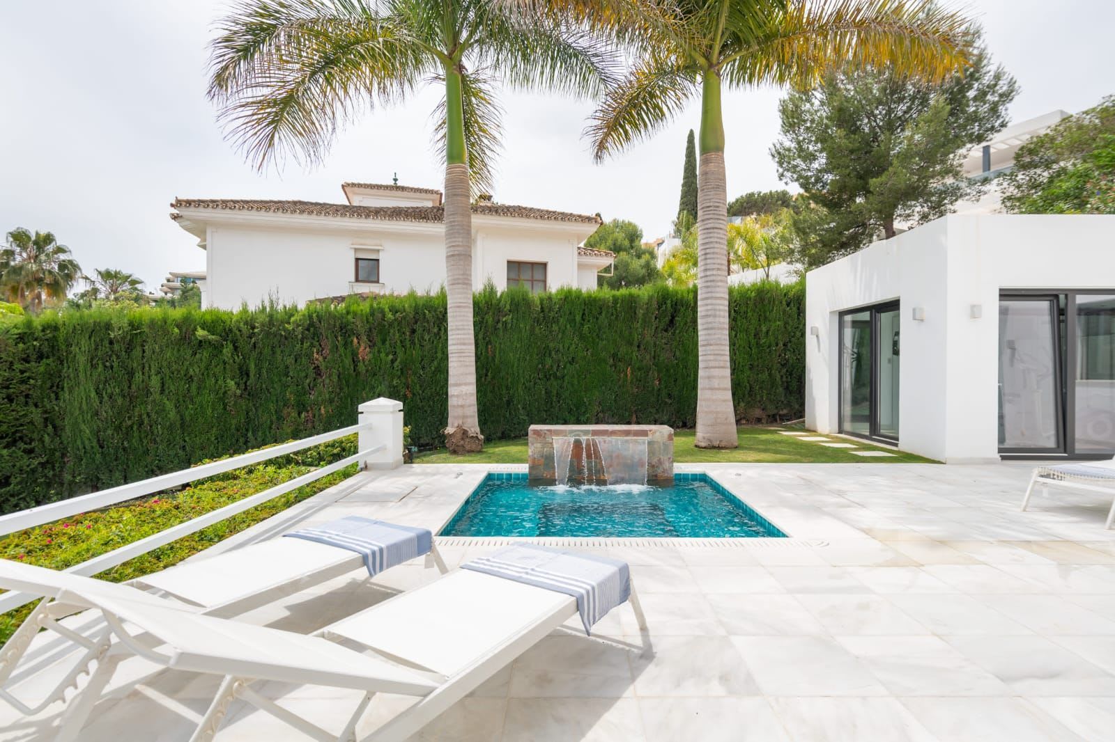 Frittliggende villa til salgs i Nueva Andalucía, Bilde 2