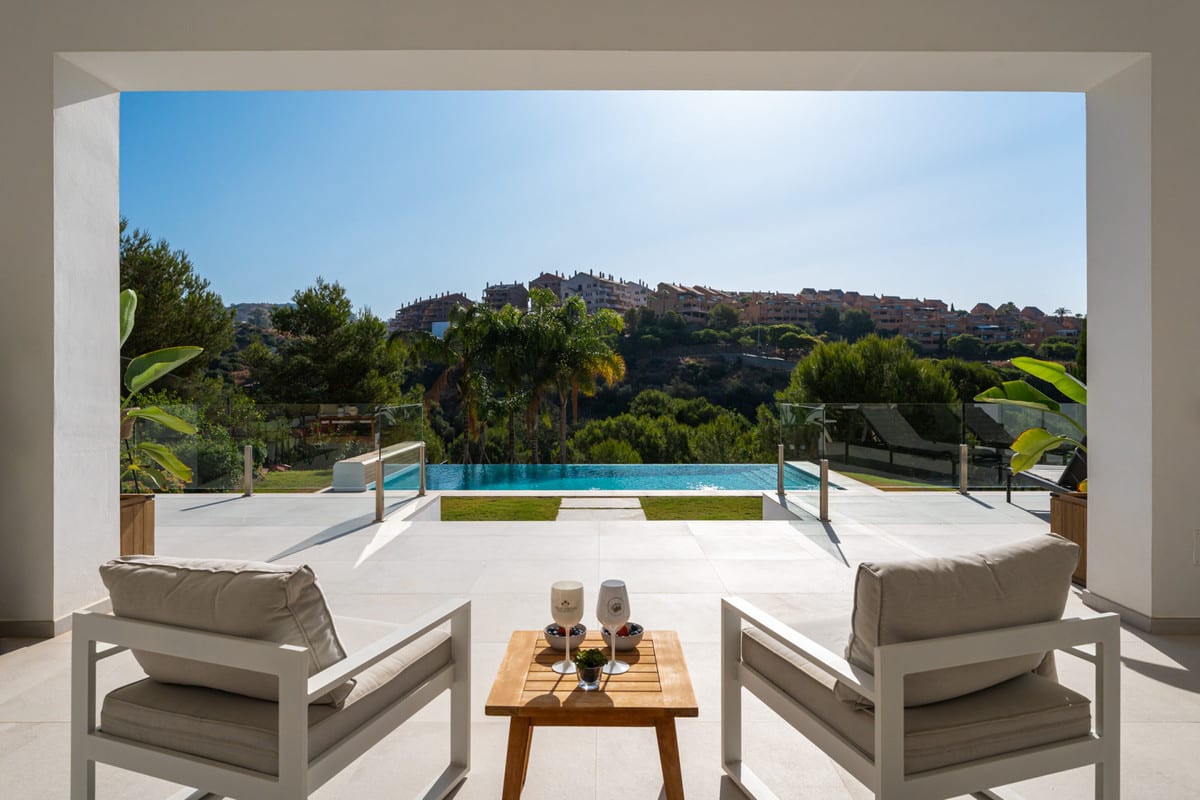 Frittliggende villa til salgs i Elviria, Bilde 2