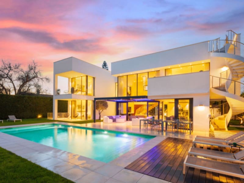 Frittliggende villa til salgs i Puerto Banús