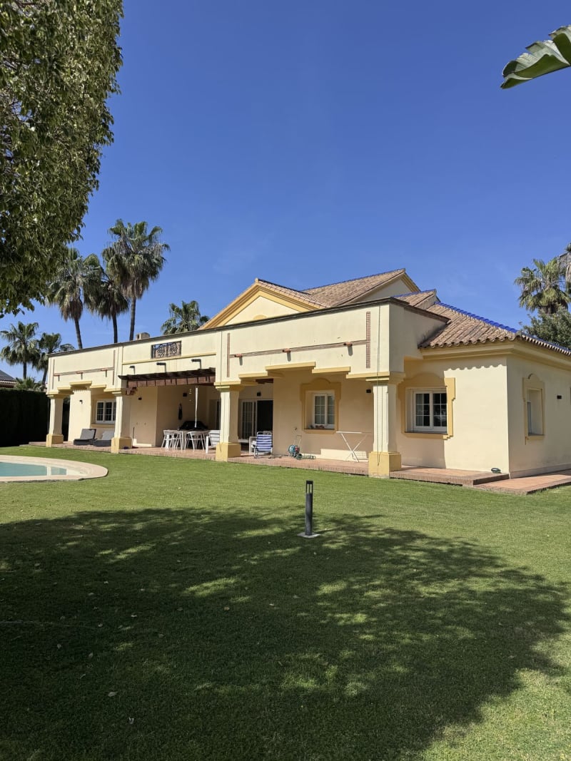 Villa til salgs i Estepona