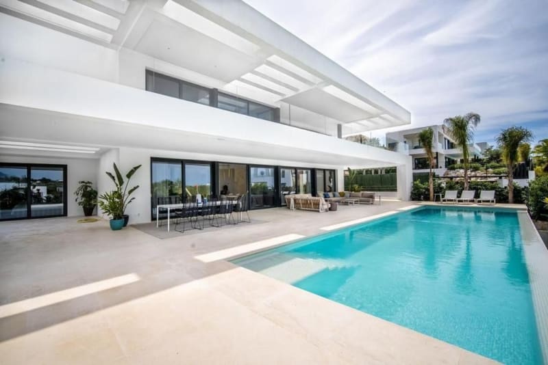 Frittliggende villa til salgs i Nueva Andalucía, Marbella