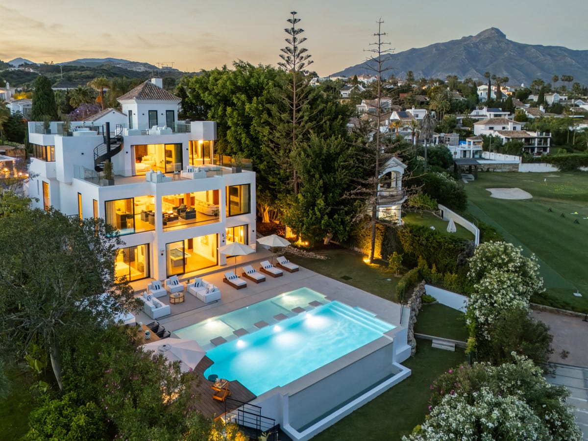 Frittliggende villa til salgs i Nueva Andalucía, Bilde 2