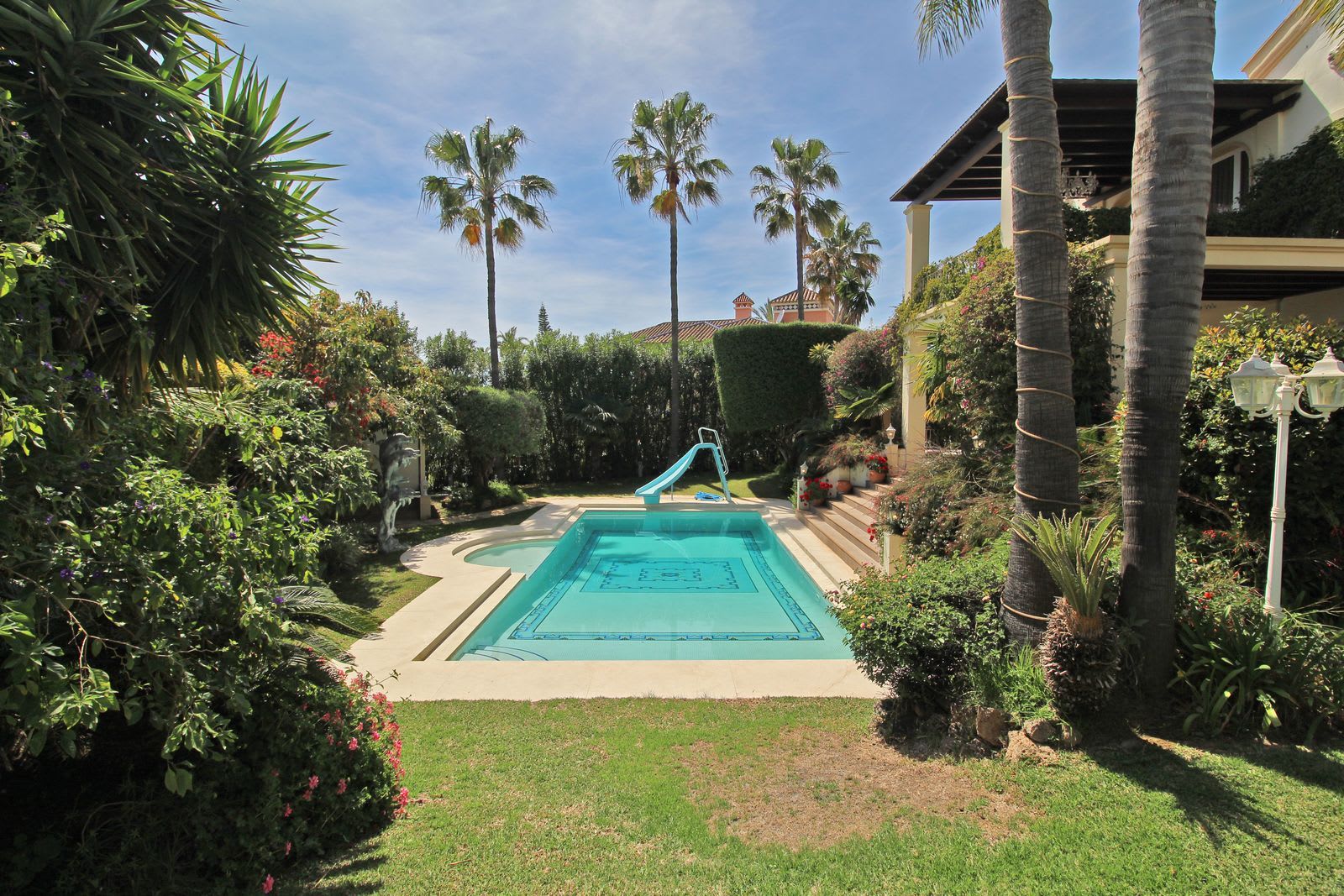 Frittliggende villa til salgs i Bahía de Marbella, Bilde 3