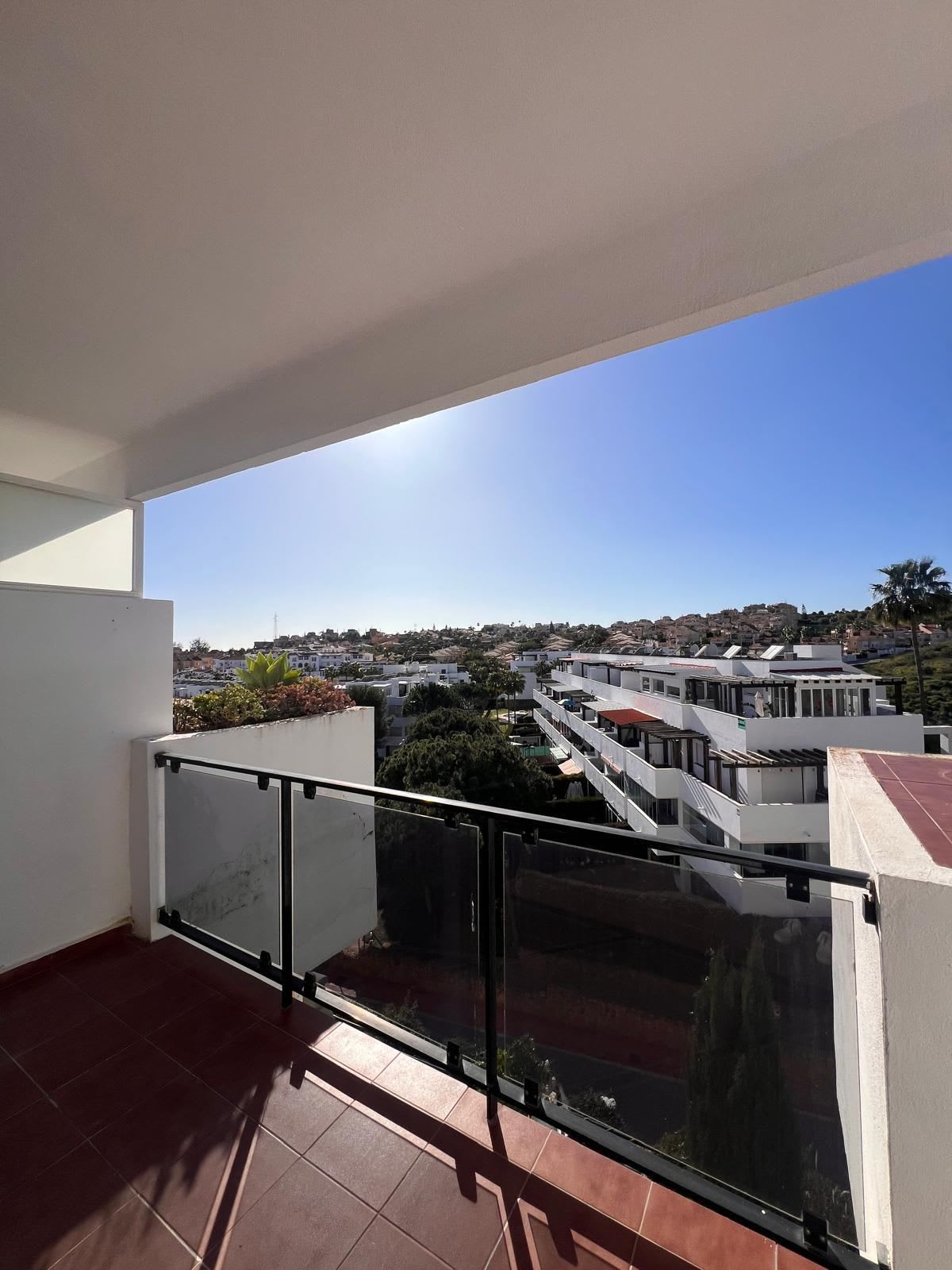 Leilighet midt i bygget til salgs i Riviera del Sol, Bilde 2