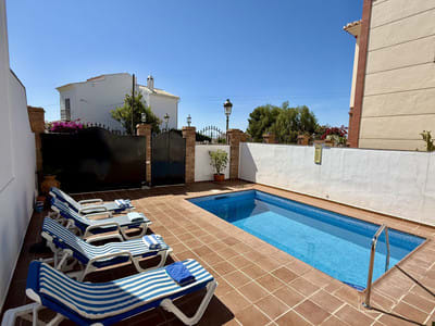 Frittliggende villa til salgs i Nerja