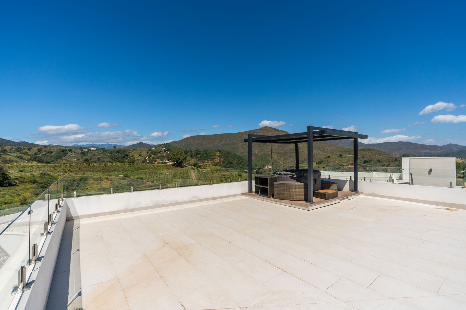 Frittliggende villa til salgs i La Cala Golf, Bilde 2