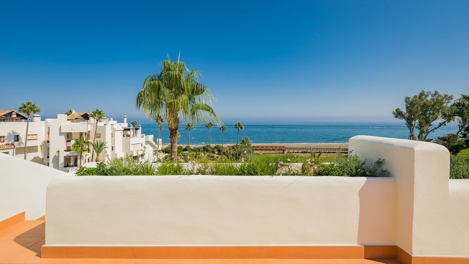 Penthouse til salgs i New Golden Mile, Bilde 2