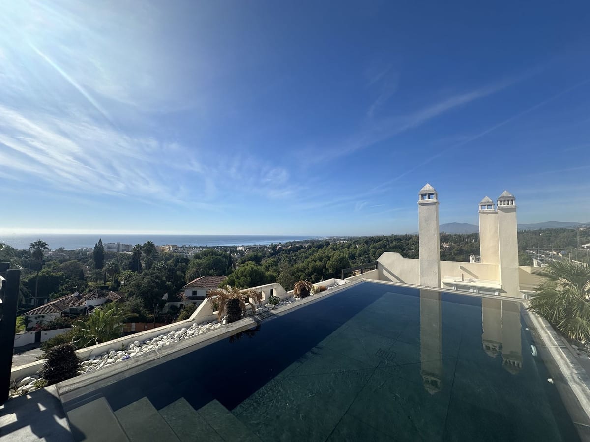 Toppleilighet over to plan til salgs i Marbella, Bilde 3