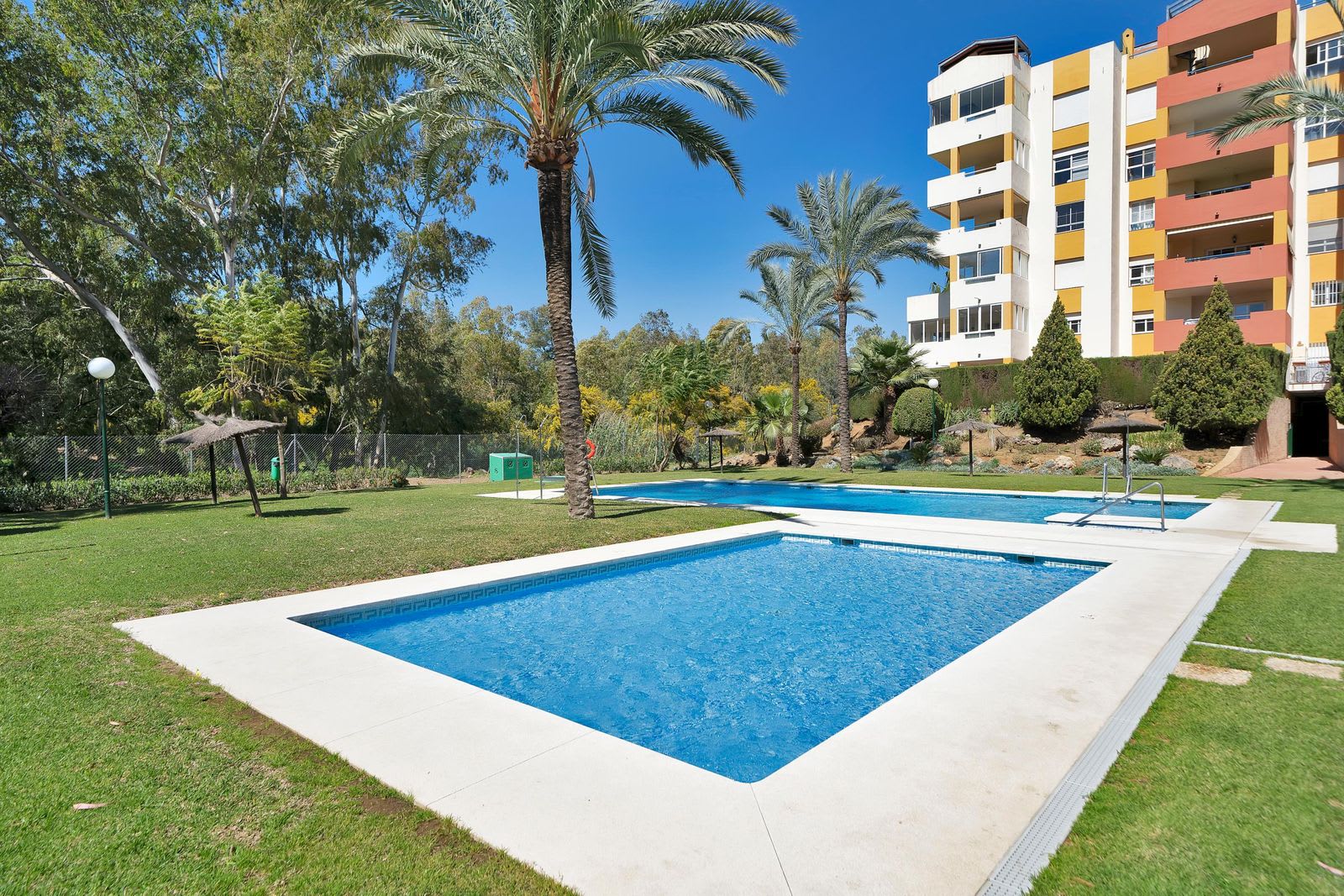 Penthouse til salgs i Estepona, Nueva Atalaya, Bilde 3