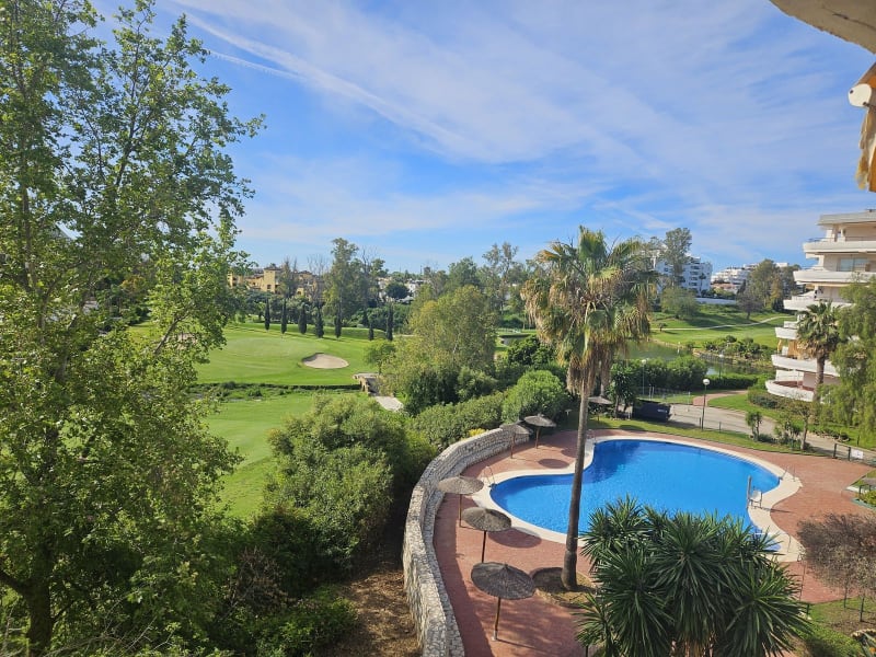 Leilighet midt i bygget til salgs i Guadalmina Alta
