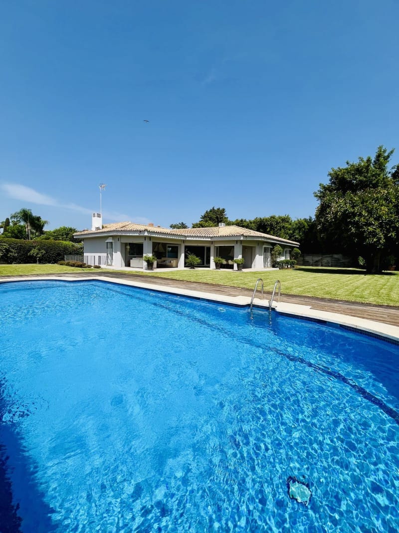 Villa til salgs i Guadalmina Baja