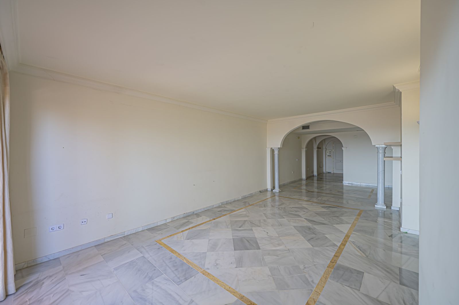 Leilighet midt i bygget til salgs i Nueva Andalucía, Bilde 3