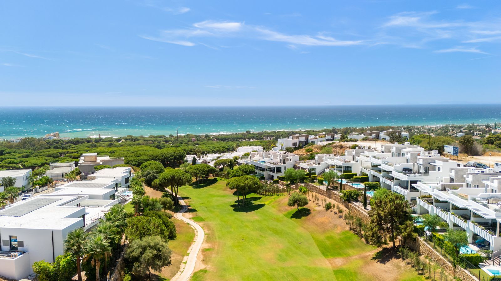 Frittliggende villa til salgs i Cabopino, Bilde 2