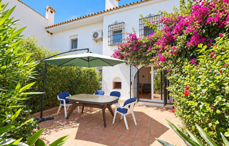 Rekkehus med 4 soverom til salgs i Casares Playa