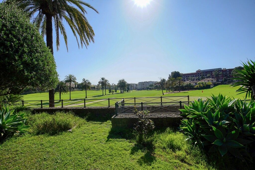 Frittliggende villa til salgs i Guadalmina Alta, Bilde 3